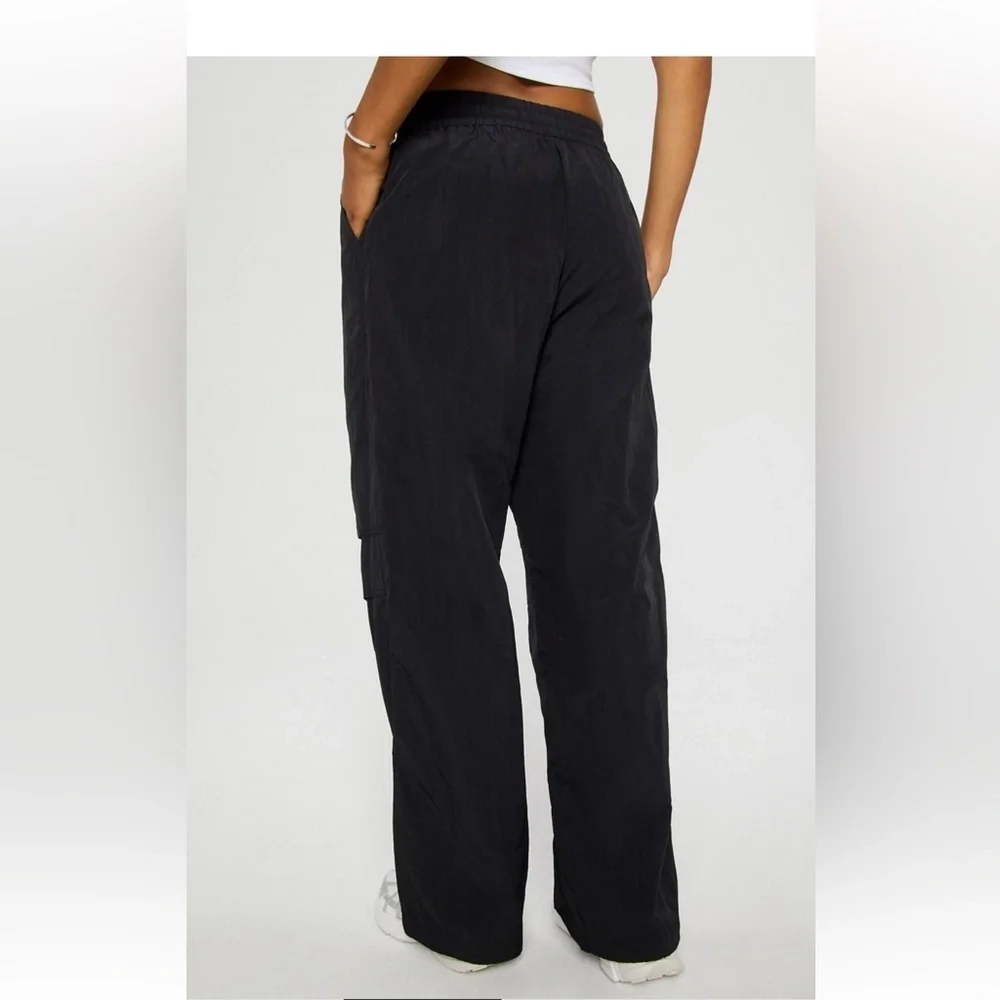 Fabletics Woven Crinkle Pant sz L NEW! - Picture 2 of 12